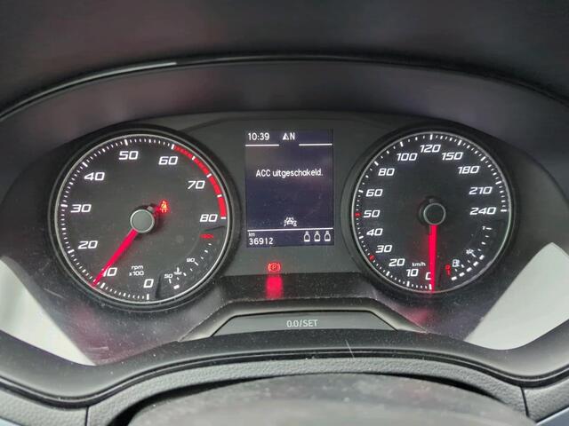 Seat Arona 1.0 TSI Style Business Intense / TREKHAAK/ CAMERA/ PARK. SENSOREN/ NAVI/ CLIMA/ 16" LMV