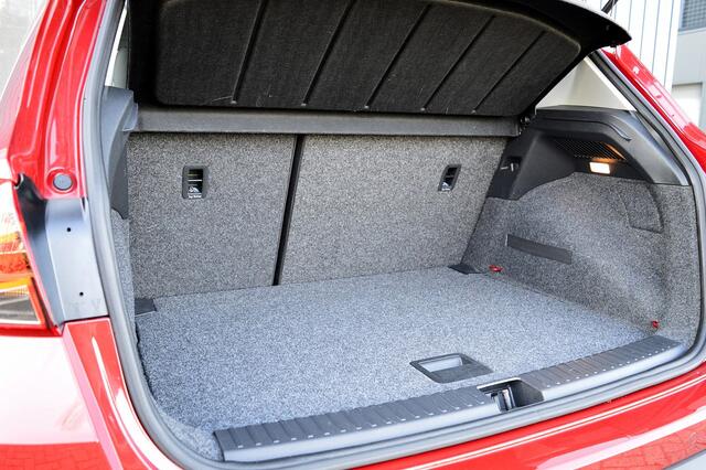 Seat Arona 1.0 TSI Style Business Intense Rijklaarprijs-Garantie Navigatie Airco Trekhaak Apple carplay