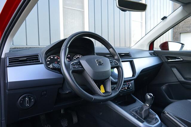 Seat Arona 1.0 TSI Style Business Intense Rijklaarprijs-Garantie Navigatie Airco Trekhaak Apple carplay