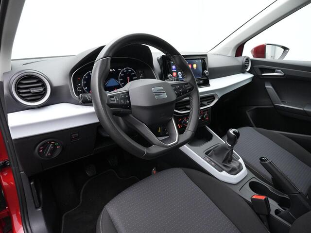 Seat Arona 1.0 TSI 95 pk Style Business Connect | Trekhaak | Stoelverwarming | Parkeersensoren achter