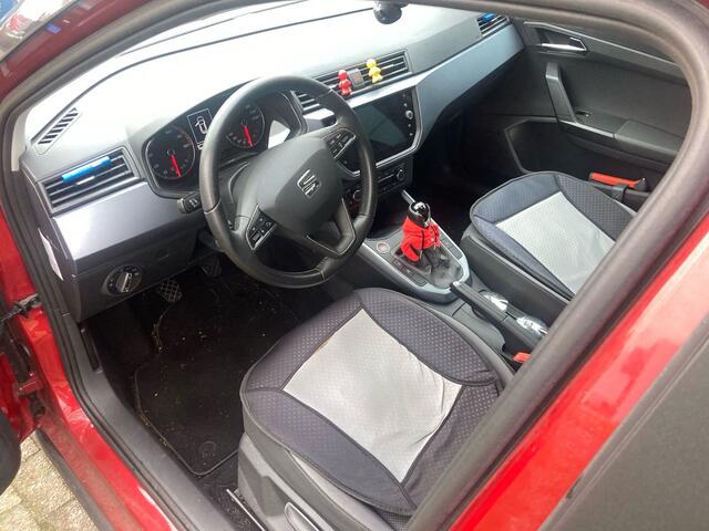 Seat Arona 1.0 TSI 95pk Style Business Intense Navigatie Clima Trekhaak LED Camera privacy glas