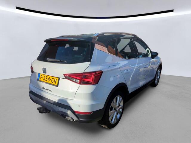 Seat Arona 1.0 TSI Xperience / Led / Navigatie / Climate control / Achteruitrij camera / Trekhaak / 17'' LMV