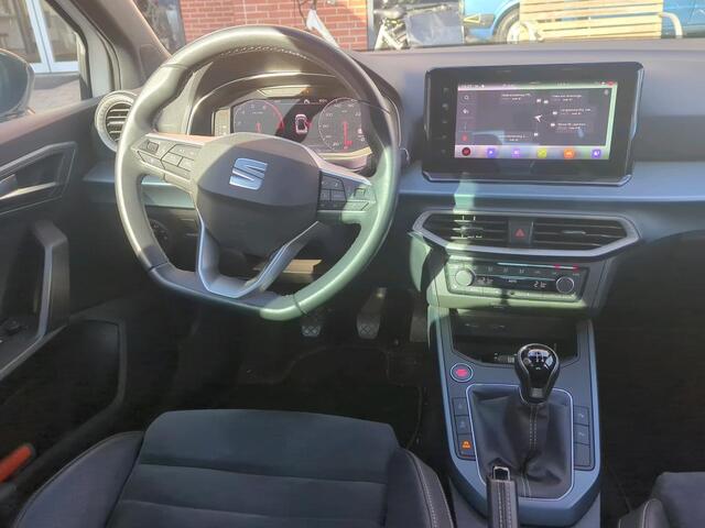 Seat Arona 1.0 TSI Xperience / Led / Navigatie / Climate control / Achteruitrij camera / Trekhaak / 17'' LMV