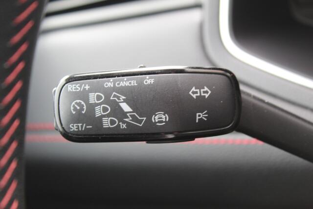 Seat Arona 1.0 TSI FR Limited Edition , Slechts 47107km Climate control , Camera , Trekhaak , Cruise control Dealeronderhouden , parkeersensoren V+A