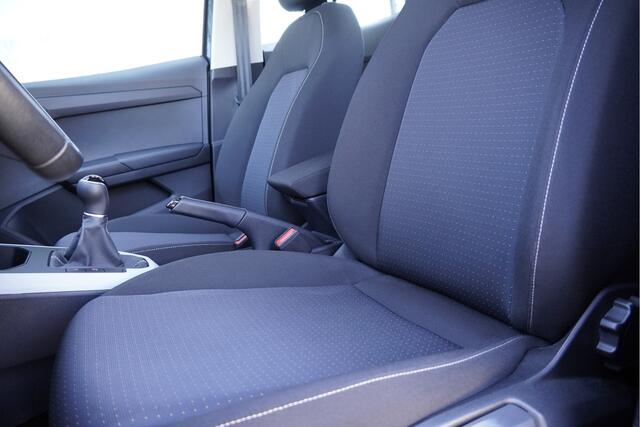 Seat Arona 1.0 TSI Style BJ2022 Lmv 17" | Led | Pdc | App-Connect | Climate control | Cruise control | Getint glas