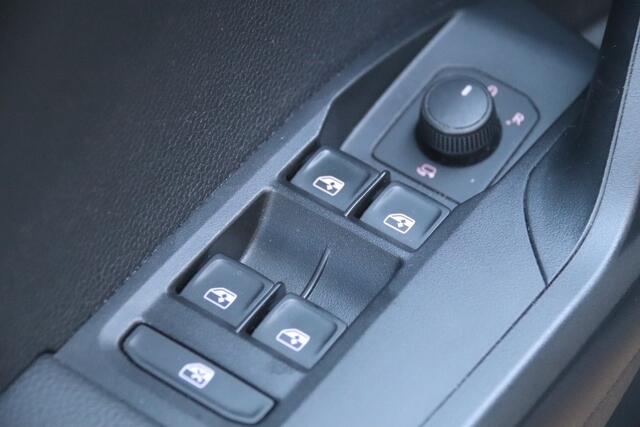 Seat Arona 1.0 TSI Style, Parkeerhulp, Carplay, Cruise