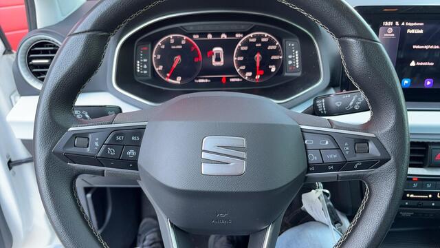 Seat Arona 1.0 TSI Style Business Intense NWE MODEL / FULL LED / CARPLAY / STOELVERW / CLIMA / PDC / BLUETOOTH / CRUISE / NL-AUTO