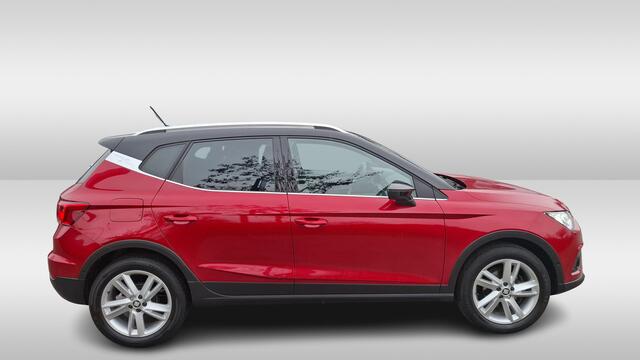 Seat Arona 1.0 TSI FR Business Intense Full Link / Parkeersensoren / Navigatie / 17" LM Velgen / Airco HAL