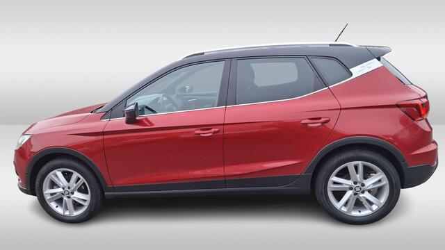 Seat Arona 1.0 TSI FR Business Intense Full Link / Parkeersensoren / Navigatie / 17" LM Velgen / Airco HAL