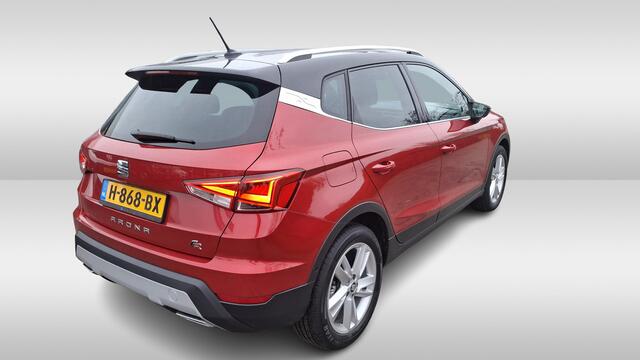 Seat Arona 1.0 TSI FR Business Intense Full Link / Parkeersensoren / Navigatie / 17" LM Velgen / Airco HAL