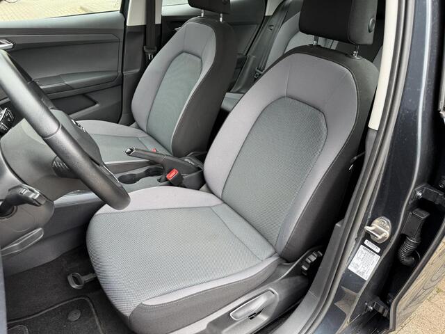 Seat Arona 1.0 TSI Reference / Trekhaak / Navigatie / Camera / Cruise Control / Stoelverwarming / Bluetooth / PDC Voorzijde / Airco /