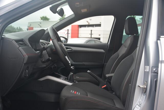 Seat Arona 1.5 TSI EVO FR Business Intense | Navigatie | Parkeer Sensoren | LED | Stoelverwarming | NL auto!! |