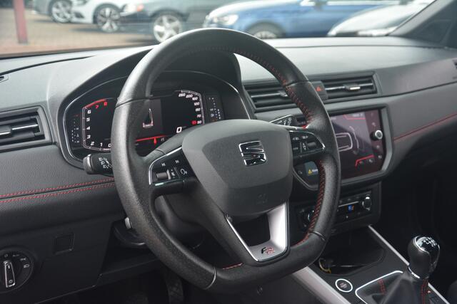 Seat Arona 1.5 TSI EVO FR Business Intense | Navigatie | Parkeer Sensoren | LED | Stoelverwarming | NL auto!! |