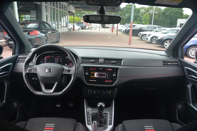 Seat Arona 1.5 TSI EVO FR Business Intense | Navigatie | Parkeer Sensoren | LED | Stoelverwarming | NL auto!! |