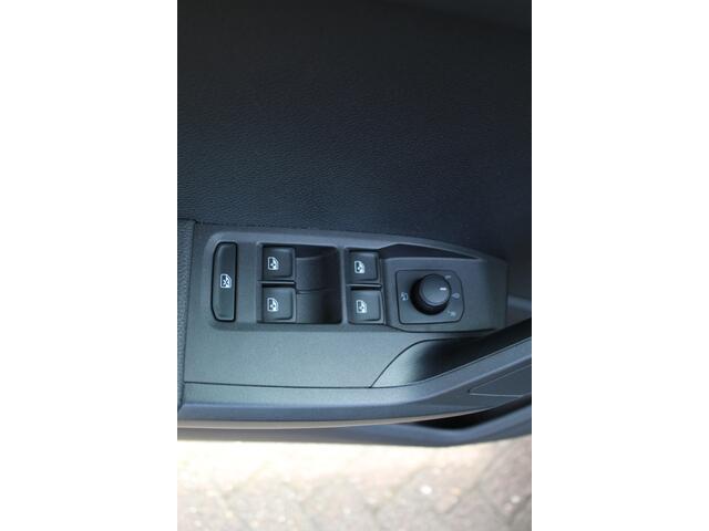 Seat Arona 1.0-115pk TSI Style Business Intense AUTOMAAT ! Gun u het comfort van een automaat ! Volautm. airco dual, stoelverwarming, cruise control, LM wielen, metallic lak