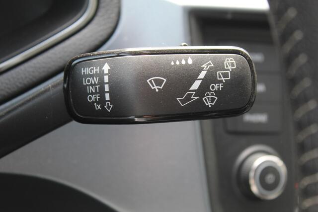 Seat Arona 1.0-115pk TSI Style Business Intense AUTOMAAT ! Gun u het comfort van een automaat ! Volautm. airco dual, stoelverwarming, cruise control, LM wielen, metallic lak