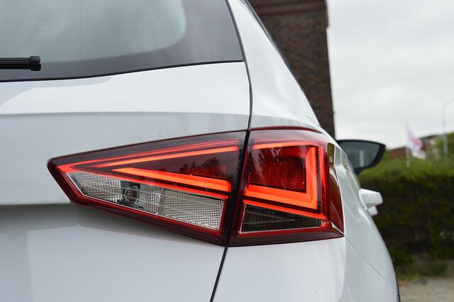 Seat Arona 1.0 TSI Xcellence Business Intense Rijklaarprijs-Garantie Navigatie Led Camera Airco Apple carplay