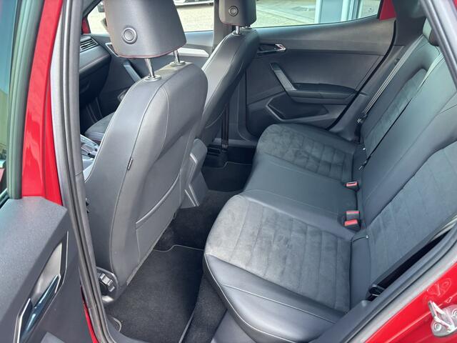 Seat Arona 1.0 TSI FR Business Intense Plus / Trekhaak Afneembaar / Applecarplay/Androidauto / Stoelverwarming /