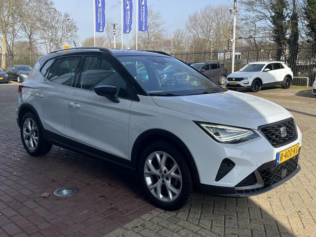 Seat Arona 1.5 TSI EVO 150pk DSG FR Business Intense / LED / App-Connect / Climate Control / Camera / Donker glas / 17" LMV