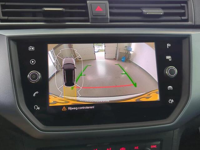 Seat Arona 1.0 TSI Style Business Intense / Navigatie / App connect / Camera / Parkeersensoren V+A / Climate controle /