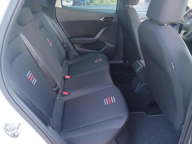 Seat Arona 1.5 TSI (150PK) FR Business Intense + Navi + 18 inch + Trekhaak!