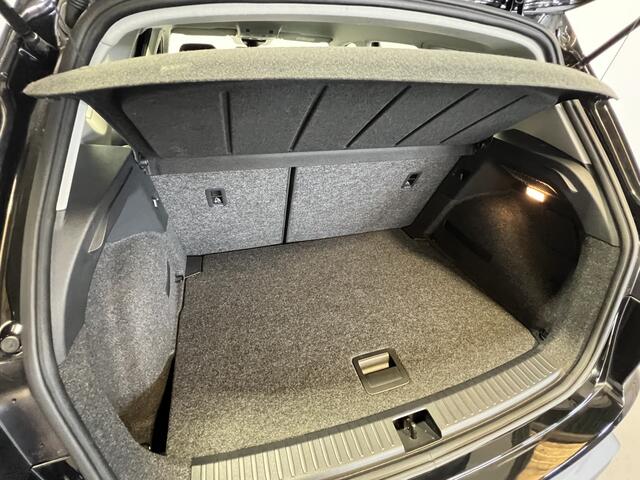 Seat Arona 1.0 TSI Style | Android/Apple Carplay | LM Velgen 16" | Parkeersensoren Achter | Cruise Control | Airco Automatisch | LED Koplampen |