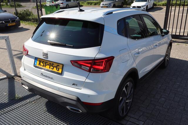 Seat Arona 1.0 EcoTSI Style Business Connect Automaat! Stoelverwarming/Apple carplay/Achteruitrijcamera/Parkeersensoren/Dodehoek detectie