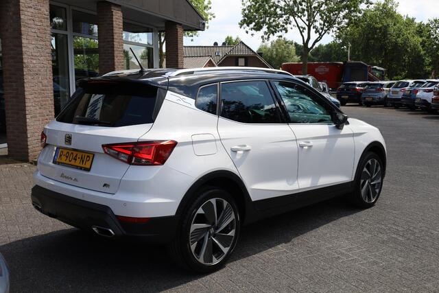 Seat Arona 1.0 TSI Xperience CAMERA DAB LEER/ALCANTARA CARPLAY SFEERVERLICHTING CRUISE 18"LMV PARK-ASSIST STUURFLIPPERS DUO-TONE