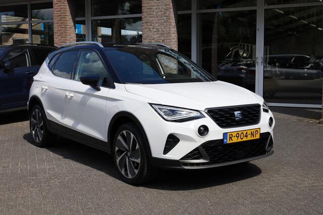 Seat Arona 1.0 TSI Xperience CAMERA DAB LEER/ALCANTARA CARPLAY SFEERVERLICHTING CRUISE 18"LMV PARK-ASSIST STUURFLIPPERS DUO-TONE