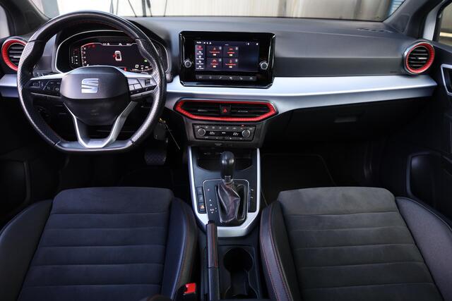 Seat Arona 1.0 TSI Xperience CAMERA DAB LEER/ALCANTARA CARPLAY SFEERVERLICHTING CRUISE 18"LMV PARK-ASSIST STUURFLIPPERS DUO-TONE