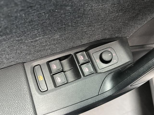 Seat Arona 1.0 TSI Xperience / AUTOMAAT/ DIGITAL DASH/ CRUISE/ NAVI/ FULL LINK/ CLIMATE/ STOELVERWARMING/ KEYLESS/ PARK. SENSOREN + CAMERA