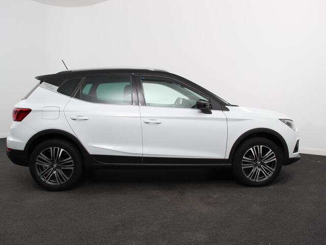 Seat Arona 1.0 TSI 115pk automaat Xcellence Business Intense Navigatie Climate Control Cruise Control Camera Lichtmetalen Velgen Parkeer sensoren Keyless start Stoelverwarming