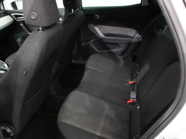Seat Arona 1.0 TSI 115pk automaat Xcellence Business Intense Navigatie Climate Control Cruise Control Camera Lichtmetalen Velgen Parkeer sensoren Keyless start Stoelverwarming