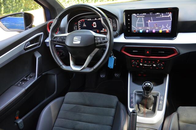 Seat Arona 1.0 TSI FR Business Intense Navi/Pdc/Ecc/Led/Stoelverwarming/Apple Carplay/Android Auto/Achteruitrijcamera/Cr-Controle/Privacy-Glass/18-Inch Lmv/Cruise control adaptief/Virtual dashboard
