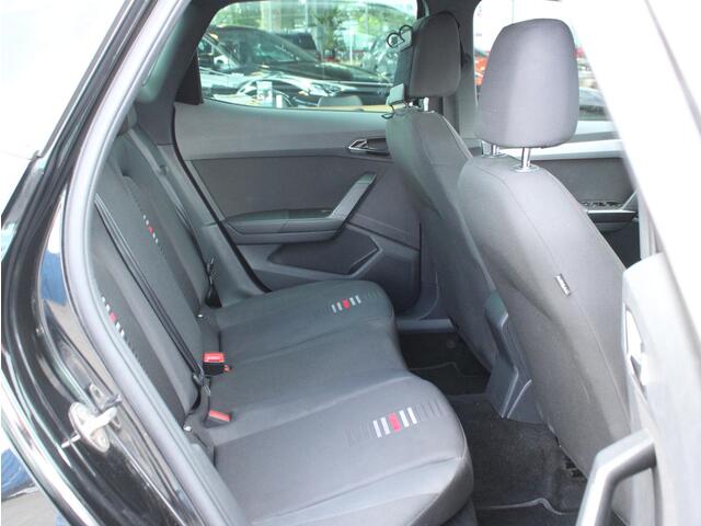 Seat Arona 1.0 TSI FR Automaat Xcellence Business Intense Multimediasysteem, Allseasonbanden, Cruise control, Climate control, AppleCarplay/AndroidAuto, 18" lichtmetalen velgen