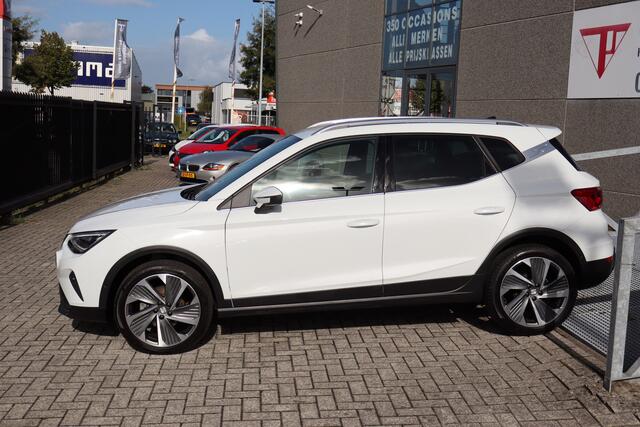 Seat Arona 1.0 EcoTSI FR Apple carplay/Stoelverwarming/Achteruitrijcamera/Navigatie/Digitale teller/Keyless/Climate control/Parkeersensoren