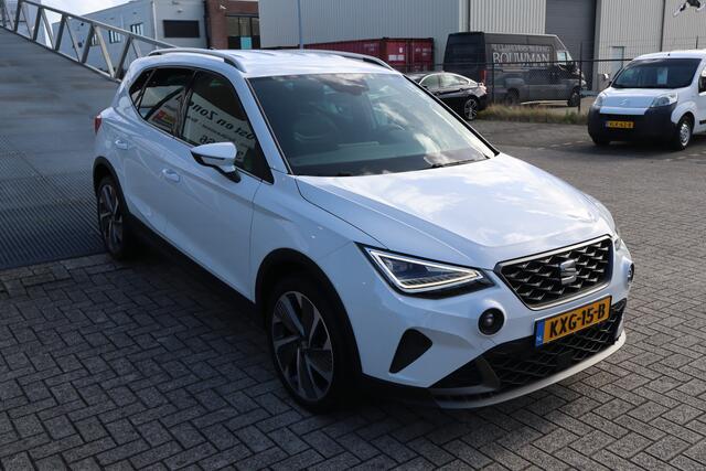 Seat Arona 1.0 EcoTSI FR Apple carplay/Stoelverwarming/Achteruitrijcamera/Navigatie/Digitale teller/Keyless/Climate control/Parkeersensoren