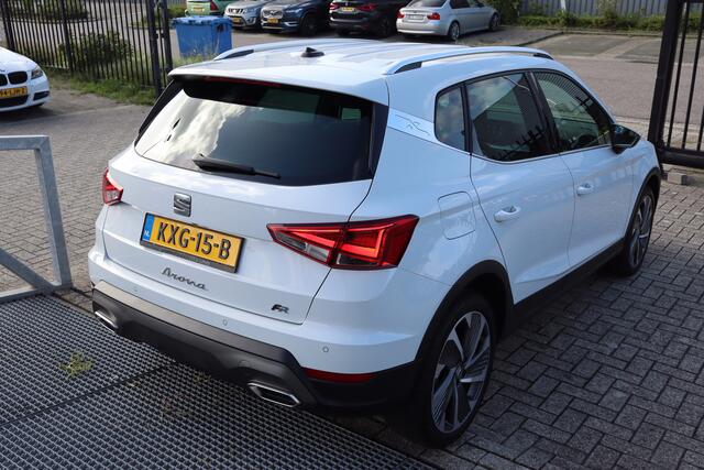 Seat Arona 1.0 EcoTSI FR Apple carplay/Stoelverwarming/Achteruitrijcamera/Navigatie/Digitale teller/Keyless/Climate control/Parkeersensoren