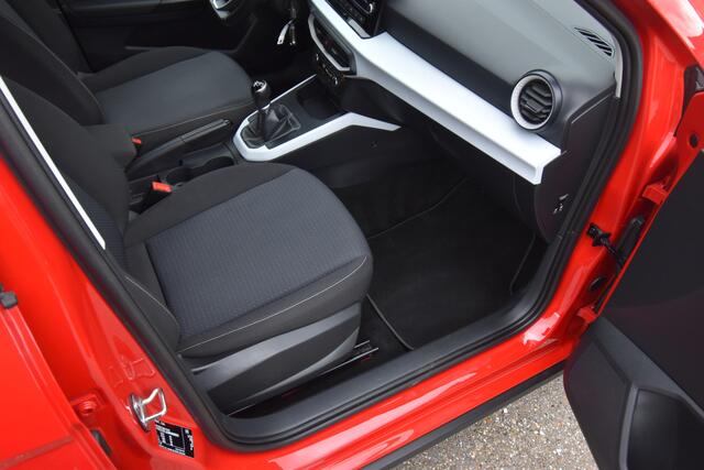 Seat Arona 1.0 TSI Style , TREKHAAK , CLIMATR , CR CONTR , NAVI VIA APP , LMV16 , PDC A ,