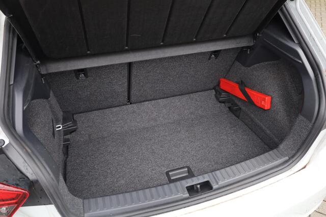 Seat IBIZA 1.0 EcoTSI FR Business Intense 95PK / 70kW, Achteruitrijcamera, parkeersensoren voor en achter, stoelverwarming, adaptieve cruise control (acc), volledig digitaal instrumentenpaneel, Apple Carplay / Android Auto, DAB+, inklapbare spiegels, 2-zone climatro