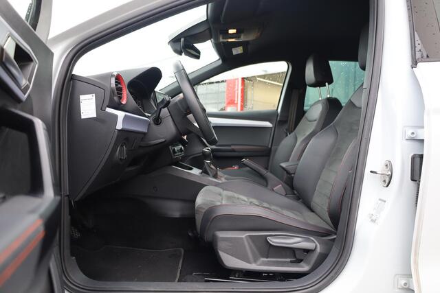 Seat IBIZA 1.0 EcoTSI FR Business Intense 95PK / 70kW, Achteruitrijcamera, parkeersensoren voor en achter, stoelverwarming, adaptieve cruise control (acc), volledig digitaal instrumentenpaneel, Apple Carplay / Android Auto, DAB+, inklapbare spiegels, 2-zone climatro
