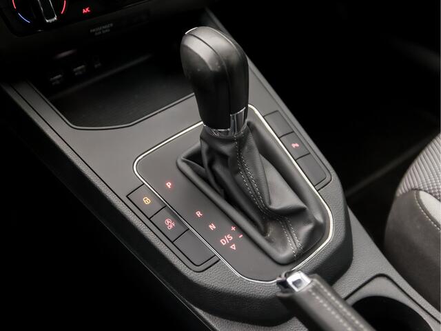 Seat IBIZA 1.0 TSI Sport Automaat (APPLE CARPLAY, CAMERA, ADAPTIVE CRUISE, SPORTSTOELEN, GETINT GLAS, LM VELGEN, PARKEERSENSOREN, NIEUWSTAAT)