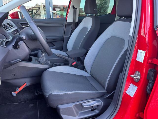 Seat IBIZA 1.0 TSI Style Business Intense / Navigatie / Cruise control / Camera / PDC voor + achter /