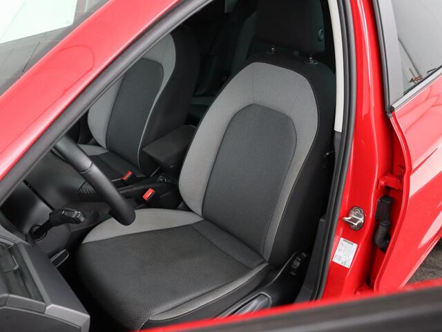 Seat IBIZA 1.0 TSI Style Intens | Carplay | Trekhaak | Navigatie | Climate control | Camera | Cruise control | Parkeerhulp | Bluetooth