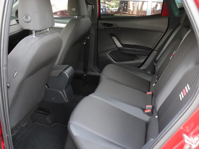 Seat IBIZA 1.0 TSI 95pk FR Business Intense | Achteruitrijcamera | Navigatie | Cruise control | Parkeersensoren | Climate control |