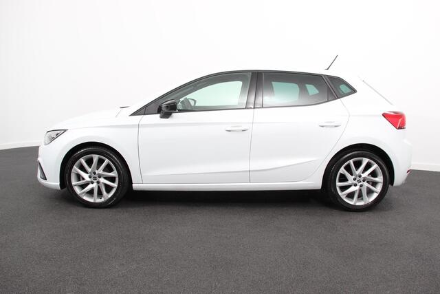 Seat IBIZA 1.0 TSI 110 pk Automaat FR | Navigatie Apple Carplay/Android Auto Adaptive Cruise Control Stoelverwarming Full LED Parkeersensoren Camera Virtual Cockpit Keyless Go