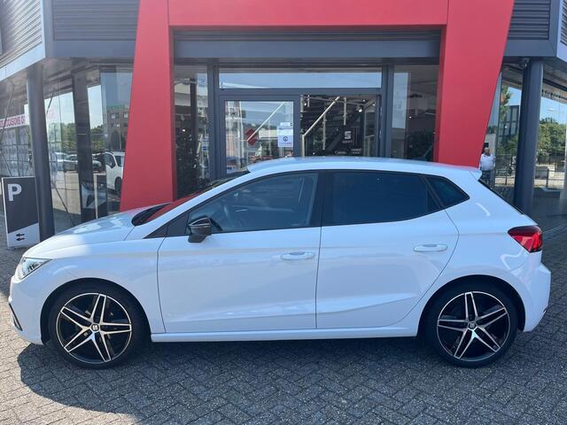 Seat IBIZA 1.0 TSI FR Business Intense / Stoelverwarming / Navi. / 18'' LMV / Full led / Virtual dash. / Camera /