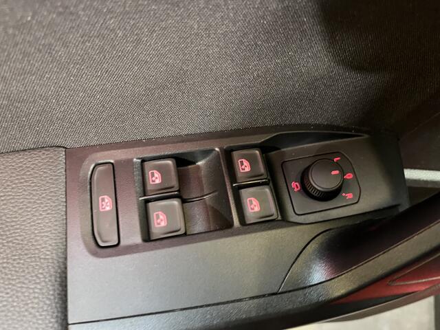 Seat IBIZA 1.5 TSI FR Black Edition / AUTOMAAT/ PANO/ KEYLESS/ DIGITAL DASH/ ADAPT. CRUISE/ FULL LINK/ PARK. SENSOREN + CAMERA/ CLIMA/ STOEL VERWARM./ LED/ 18" LMV/ RIJ-MODI