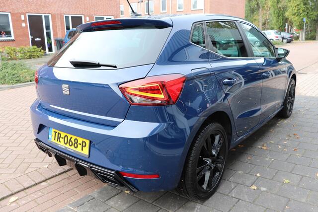 Seat IBIZA 1.0 TSI Style Business Intense. Navigatie, sportieve achterbumper, zwarte 17"lm velgen.