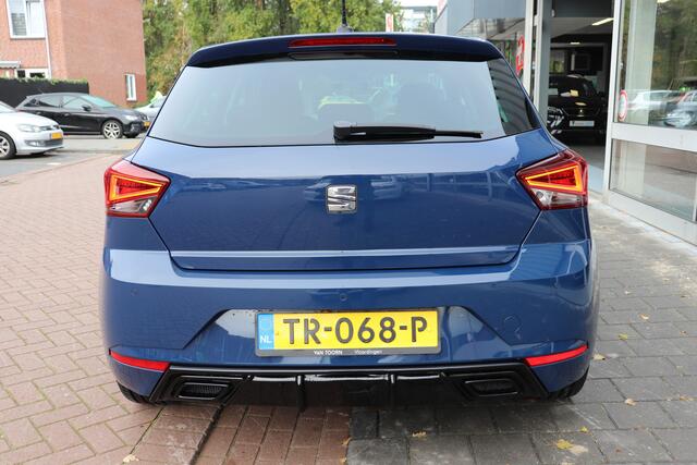 Seat IBIZA 1.0 TSI Style Business Intense. Navigatie, sportieve achterbumper, zwarte 17"lm velgen.